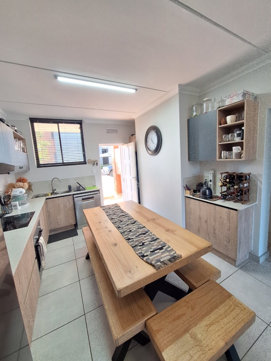 2 Bedroom Property for Sale in Vredekloof Western Cape